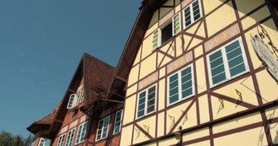 Arquitetura típica germânica em um bairro de Blumenau, SC, destacando a rica herança cultural e o charme da cidade.